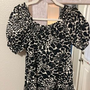 Who What Wear black and white printed puff sleeve tiered mini